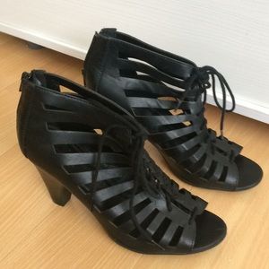 Lace up cage pumps